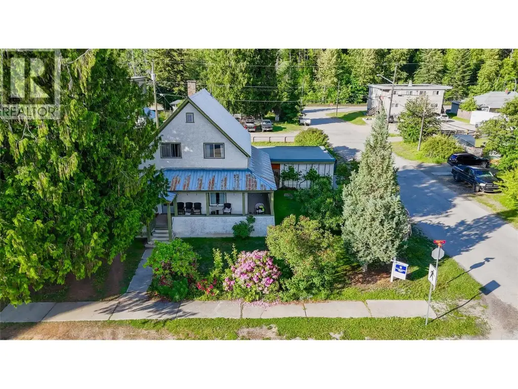 1202 First Street, Revelstoke